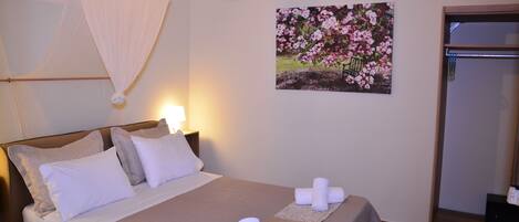 1 chambre, fer et planche Ă repasser, Wi-Fi, draps fournis