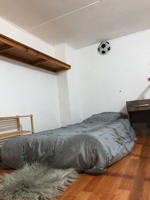 2 室のベッドルーム、アイロン / アイロン台、WiFi、ベッドシーツ