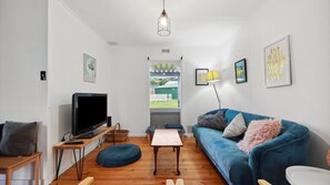 TV - Hazel Hut -12 Hazel Street, Goolwa Beach (Goolwa Beach)