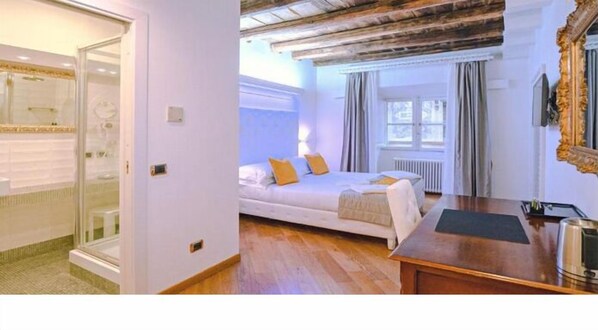 Habitació triple júnior, vistes a la ciutat (Trevi) | 1 dormitori, caixa forta a l'habitació i escriptori 