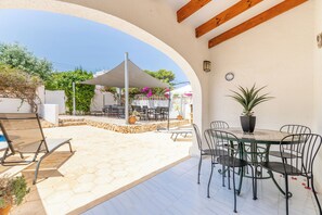 屋外ダイニングエリア