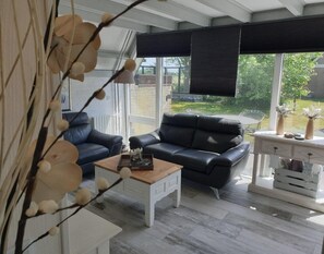 House | Living room - Charming Bungalow Near the Beach (Sint Maartensbrug)