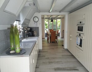 House | Dining - Charming Bungalow Near the Beach (Sint Maartensbrug)