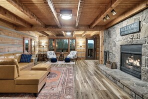 Smart TV, fireplace, video games, table football - 3200 SQFT Massive Mountain Monster w/ a View! (Sevierville)