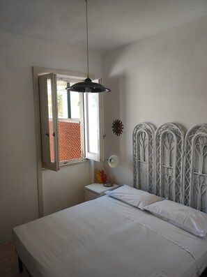 4 makuuhuonetta, silitysrauta/-lauta, Wi-Fi, vuodevaatteet