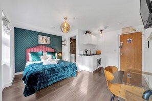 Desk, iron/ironing board, travel cot, WiFi