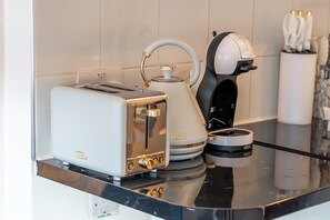 Coffee and/or coffee maker - Designer Studio: Explore the City from a Luxe Base (London)