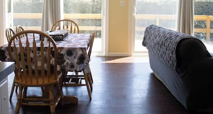 Pontiac- Dog Lovers Chalet with Fenced Yard and Fenced Deck