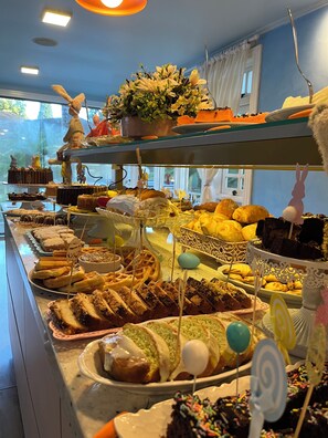 Free daily buffet breakfast - Pousada dos Anjos (Canela)