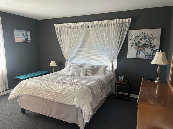 3 bedrooms, desk, iron/ironing board, free WiFi