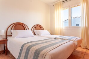 4 habitaciones, tabla de planchar con plancha y wifi gratis 