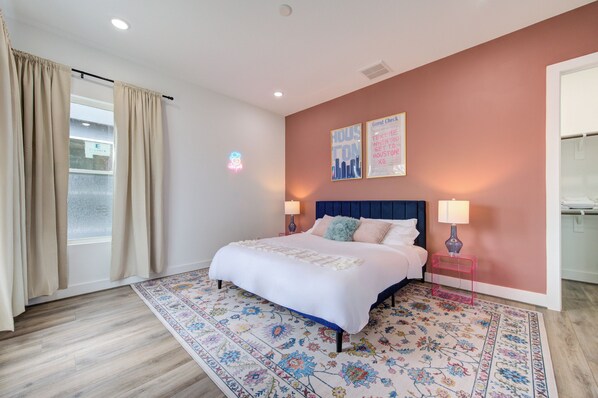 3 bedrooms, desk, iron/ironing board, travel cot