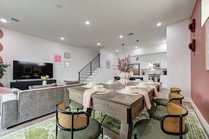 Dining - 3BR Houston Hideaway – Modern Home Near UH, Midtown, Museum District & More (Houston)