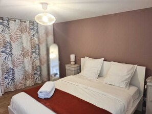 3 bedrooms, iron/ironing board, WiFi, bed sheets - Gite la Doline 3* (Mayrac)