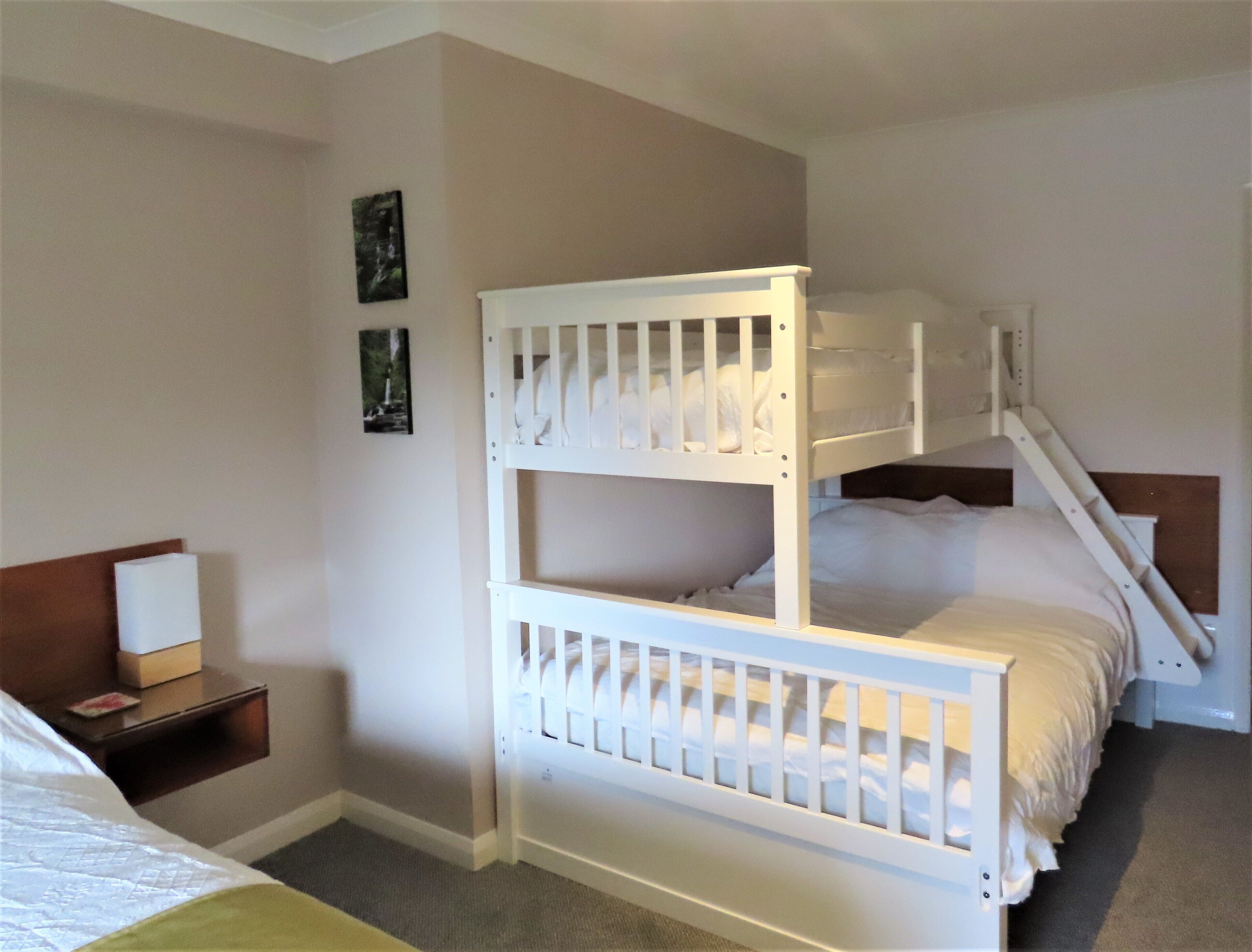 2 chambres, fer et planche à repasser, lit parapluie, Wi-Fi gratuit