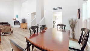 Dining - 50% Off Intro Rate @  Riverstone Retreat /4beds, 5G Fiber WiFi (Albuquerque)