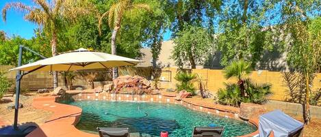 حمّام سباحة خارجي، حمّام سباحة مُدفَّأ