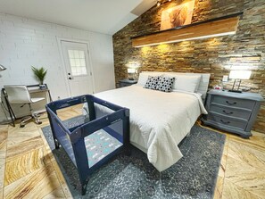 3 bedrooms, desk, iron/ironing board, travel cot