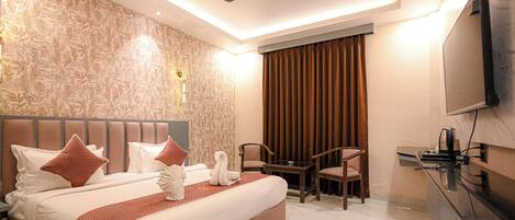 Executive Double Room | Egyptian cotton sheets, premium bedding, pillowtop beds, in-room safe
