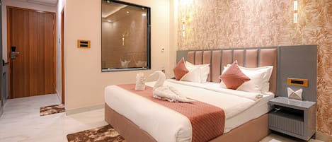 Executive Double Room | Egyptian cotton sheets, premium bedding, pillowtop beds, in-room safe