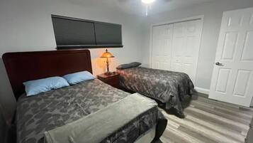 4 bedrooms, iron/ironing board, bed sheets