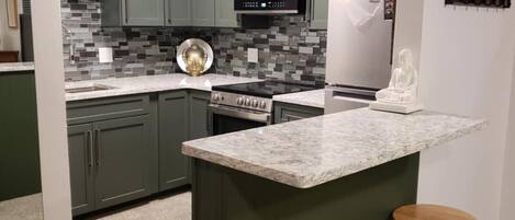 Frigorífic, microones, forn i placa de cuina