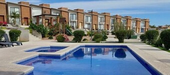 Beautiful and quiet villa, very central and safe in front of the common area.