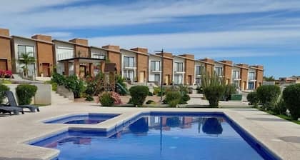 Beautiful and quiet villa, very central and safe in front of the common area.