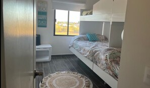 3 dormitorios, tabla de planchar con plancha, wifi y ropa de cama