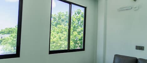 Deluxe-Doppel- oder -Zweibettzimmer, Stadtblick | Balkon