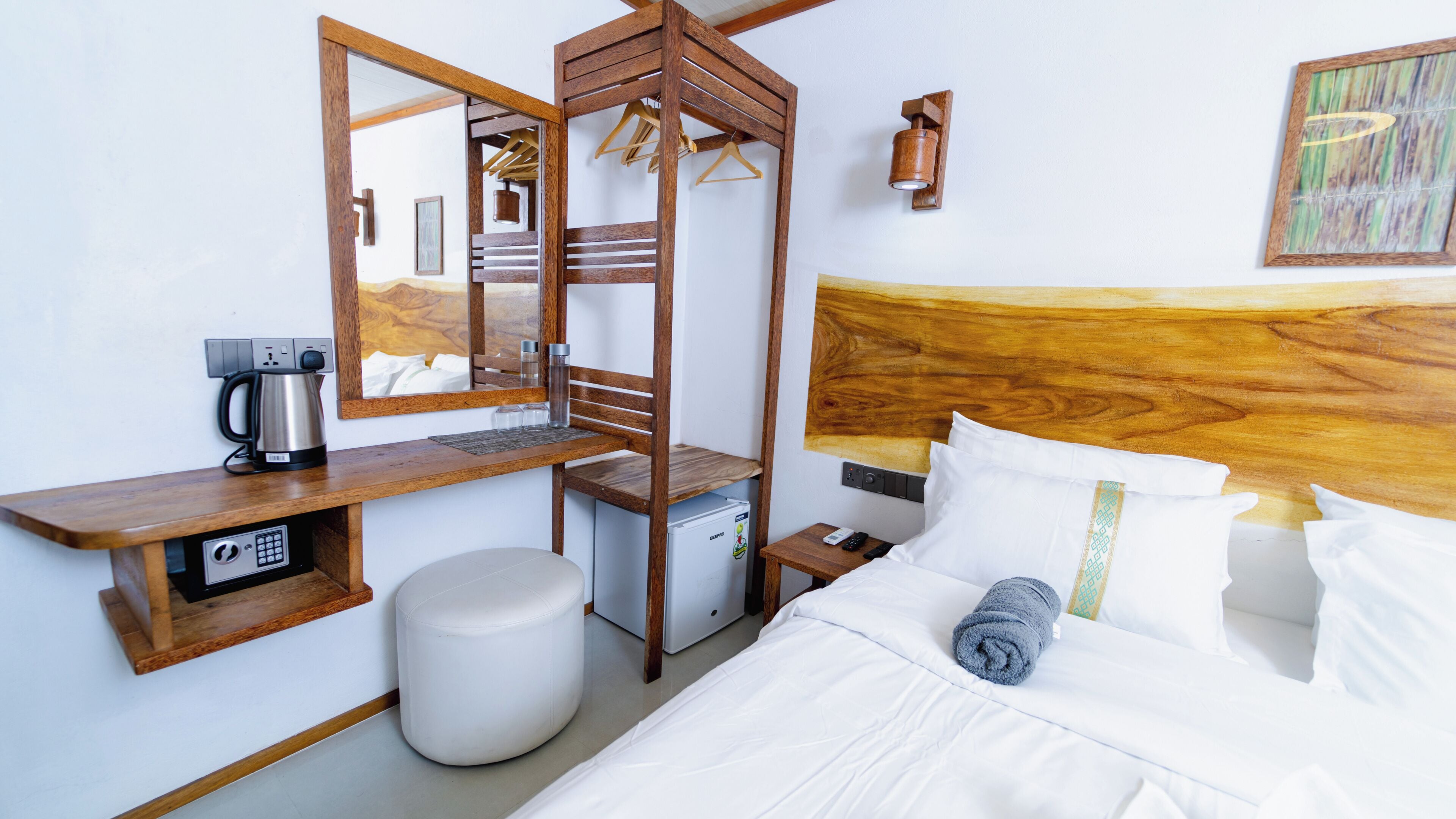 Minibar, in-room safe, desk, free WiFi