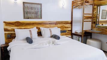 Kamar Double atau Twin Deluks, pemandangan kota | Minibar, brankas, meja kerja, dan Wi-Fi gratis