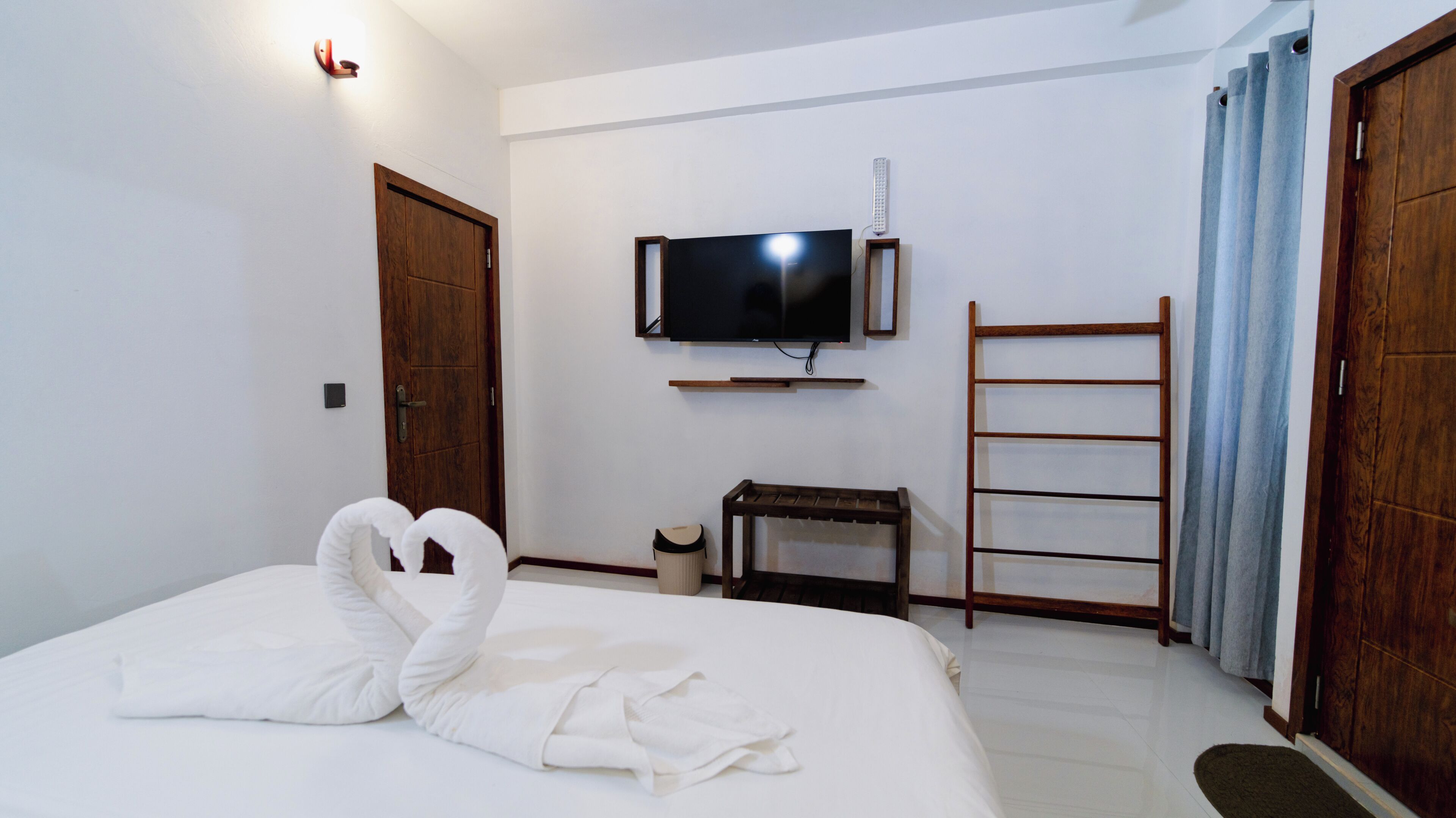 Deluxe Double or Twin Room, City View | Minibar, in-room safe, desk, WiFi (free)