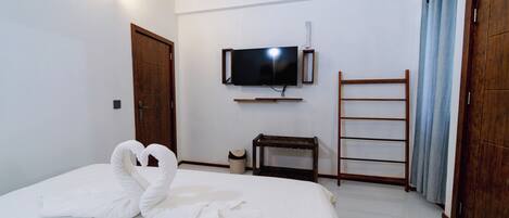 Deluxe Double or Twin Room, City View | Minibar, in-room safe, desk, WiFi (free)