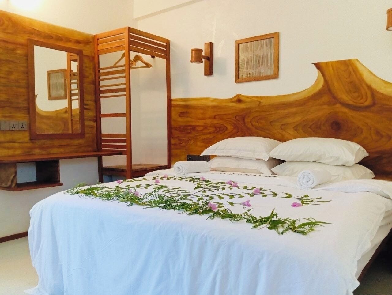 Minibar, in-room safe, desk, free WiFi