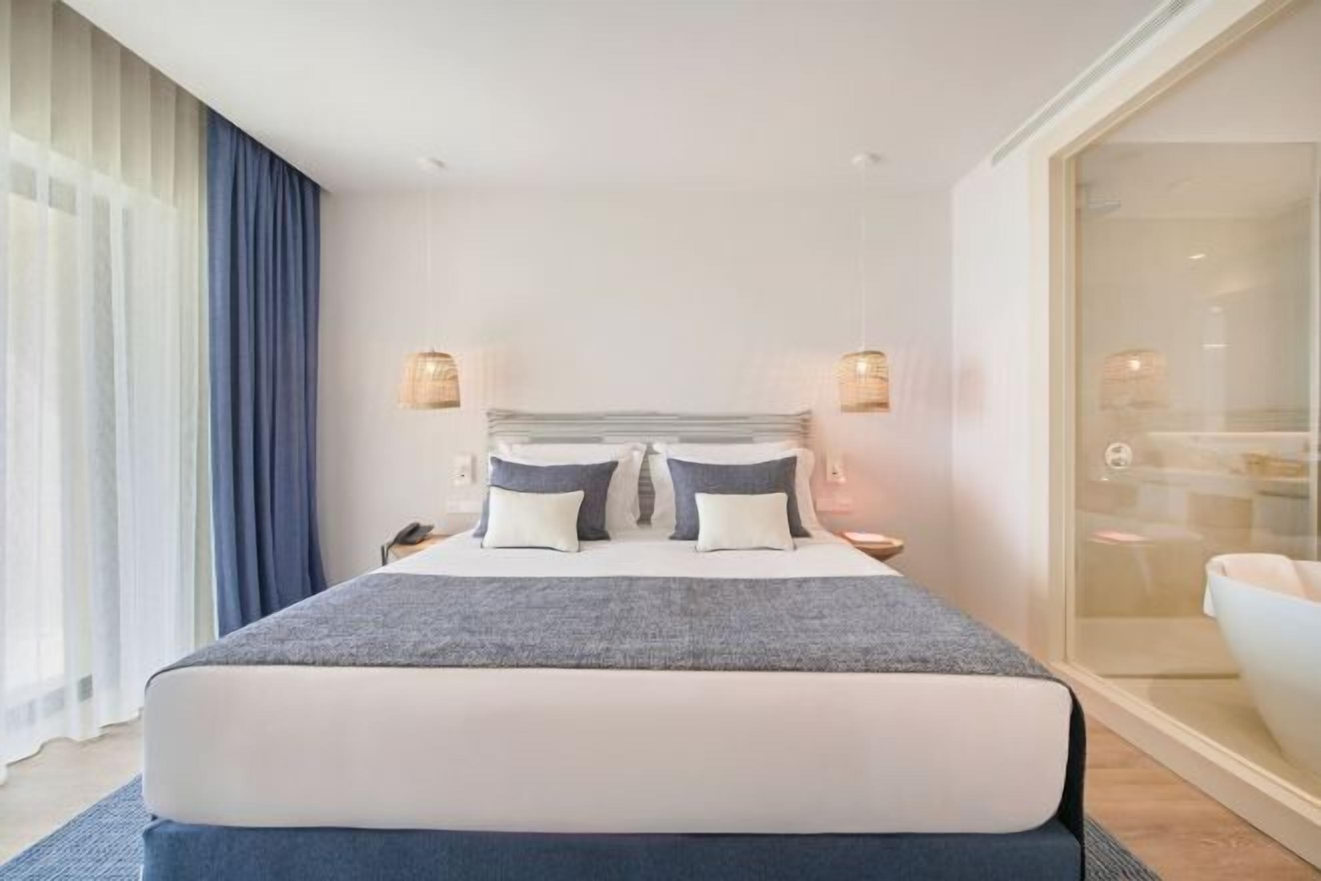 迷你吧、房內夾萬、遮光窗簾/窗簾、熨斗/熨衫板