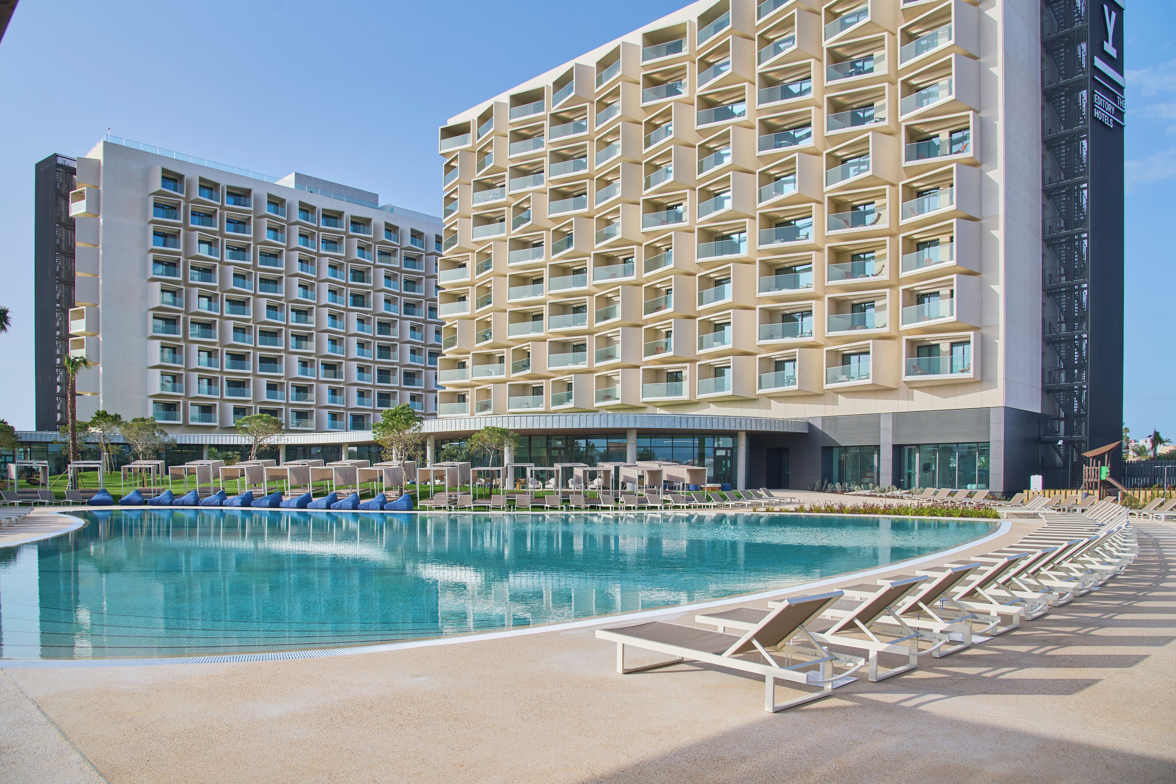 Indoor pool, seasonal outdoor pool, pool loungers