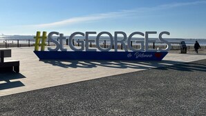 A boardwalk with a large sign reading "St. Georges de Vidonne" and a hashtag symbol. - Charming ground-floor apartment 150m from the beach  (Saint-Georges-de-Didonne)