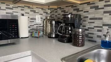 Micro-ondes, four, plaque de cuisson