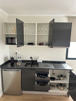 Fridge, microwave, stovetop, coffee/tea maker