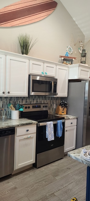 Mikrobølgeovn, ovn, kogeplade, opvaskemaskine