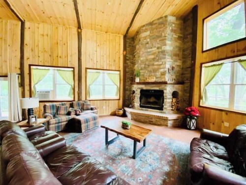 MASSIVE 5 BED WATERFRONT COZY CABIN GETAWAY!