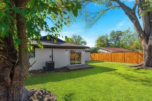 Exterior - Charming, nicely furnished, 4-bedroom House in Richardson (Richardson)