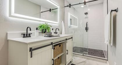 Charming, nicely furnished, 4-bedroom House in Richardson