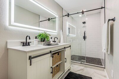 Charming, nicely furnished, 4-bedroom House in Richardson