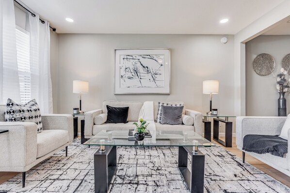 Smart TV - Charming, nicely furnished, 4-bedroom House in Richardson (Richardson)