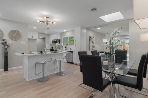 Charming, nicely furnished, 4-bedroom House in Richardson