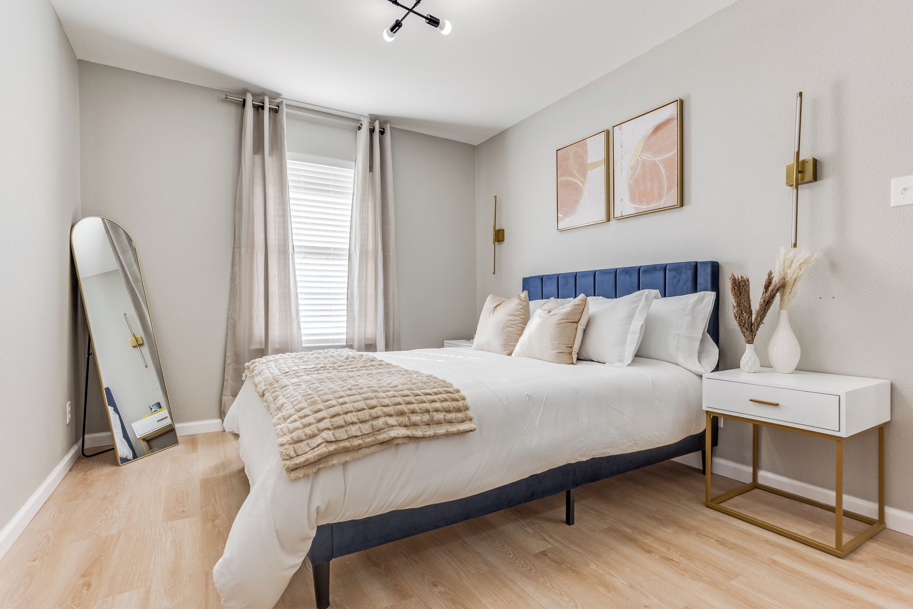 4 Schlafzimmer, Schreibtisch, Bügeleisen/Bügelbrett, kostenloses WLAN