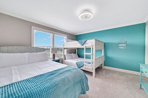 6 habitaciones, tabla de planchar con plancha y cuna de viaje 