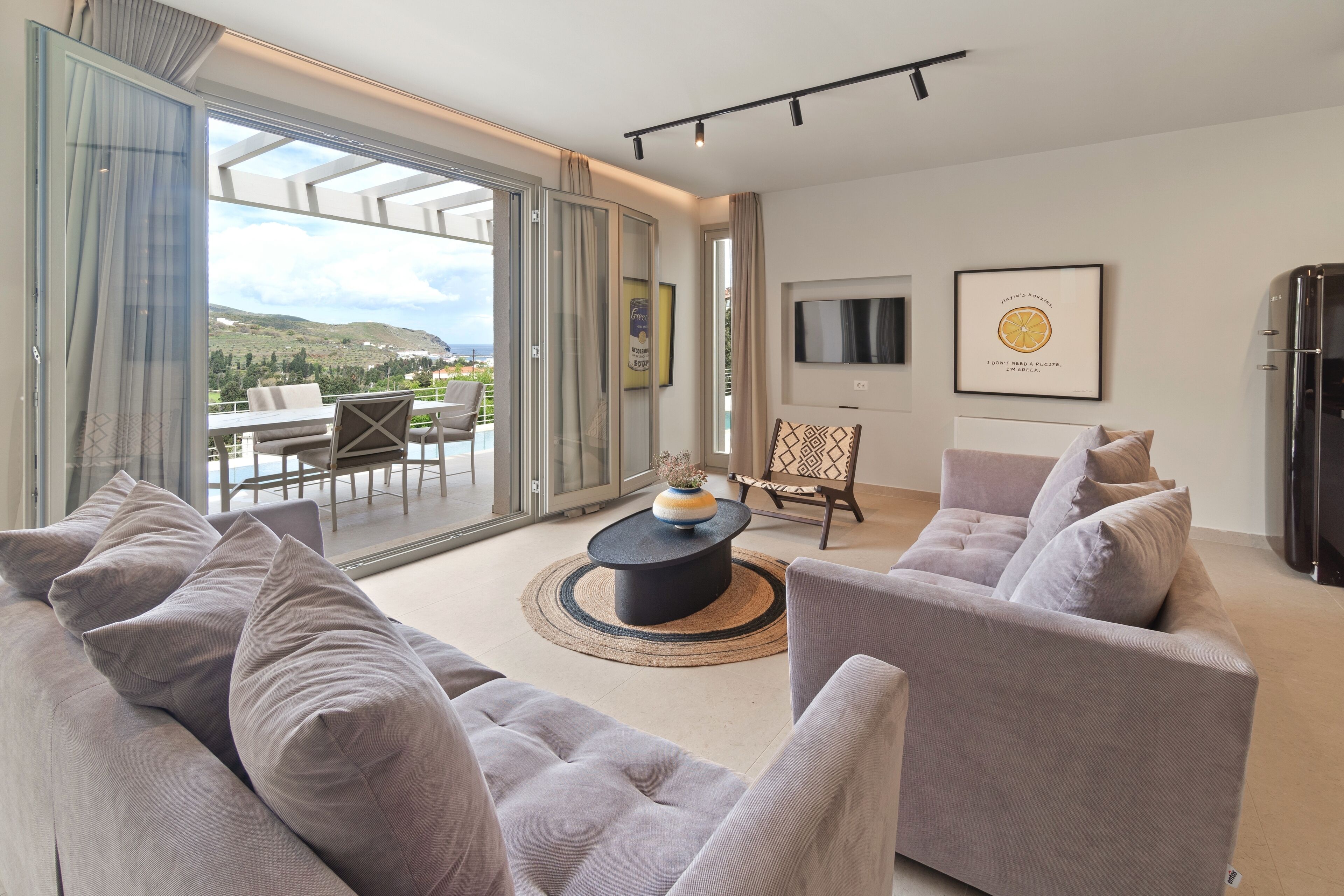 Villa Confort, 2 habitaciones, alberca privada, vista al mar | Cocina privada | Refrigerador, microondas, parrilla de estufa y utensilios de cocina 